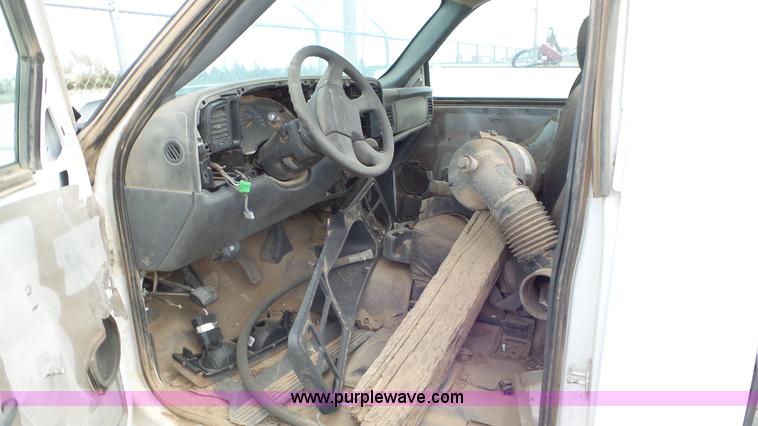 image for item L2182 2006 Chevrolet Silverado 3500 pickup truck