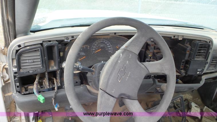 image for item L2182 2006 Chevrolet Silverado 3500 pickup truck