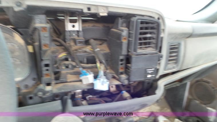 image for item L2182 2006 Chevrolet Silverado 3500 pickup truck