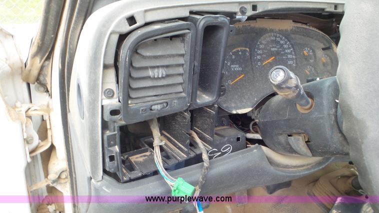 image for item L2182 2006 Chevrolet Silverado 3500 pickup truck