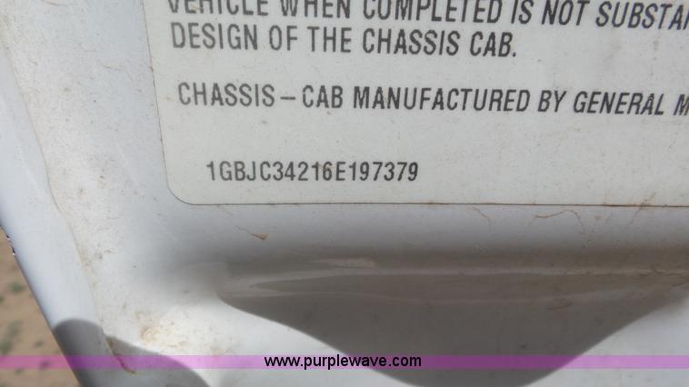 image for item L2182 2006 Chevrolet Silverado 3500 pickup truck