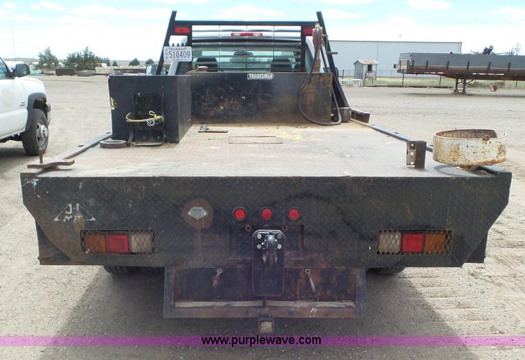 image for item L2183 2006 Chevrolet Silverado 3500 flatbed pickup truck