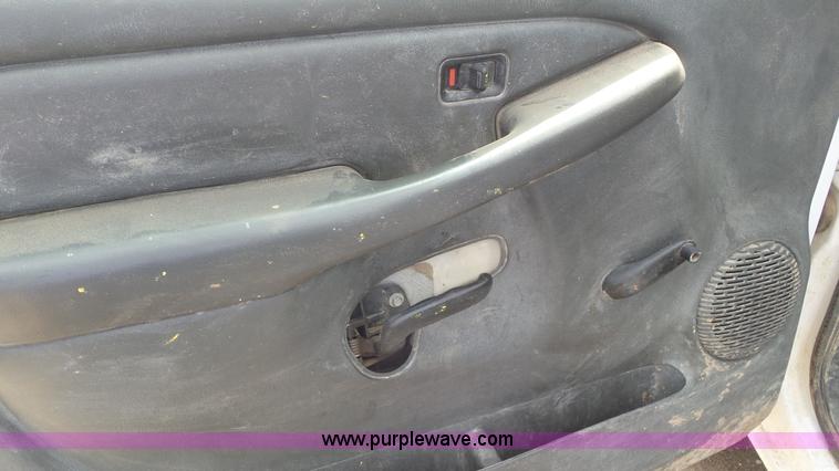 image for item L2183 2006 Chevrolet Silverado 3500 flatbed pickup truck