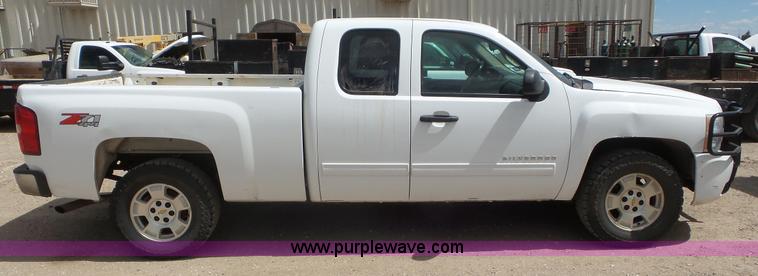 image for item L2184 2011 Chevrolet Silverado 1500 Ext. Cab pickup truck