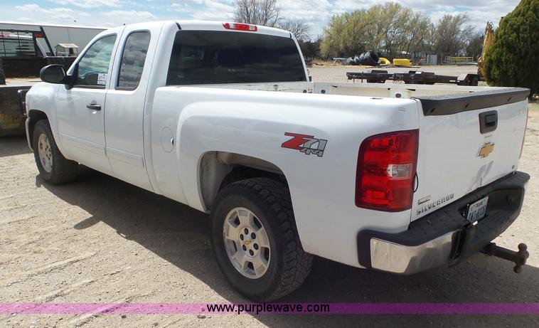 image for item L2184 2011 Chevrolet Silverado 1500 Ext. Cab pickup truck