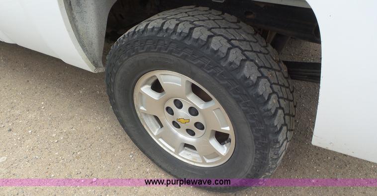 image for item L2184 2011 Chevrolet Silverado 1500 Ext. Cab pickup truck