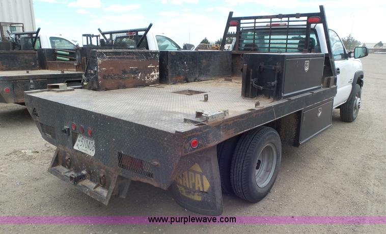 image for item L2185 2006 Chevrolet Silverado 3500 flatbed pickup truck