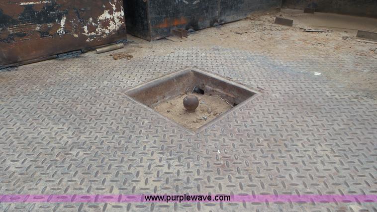 image for item L2185 2006 Chevrolet Silverado 3500 flatbed pickup truck