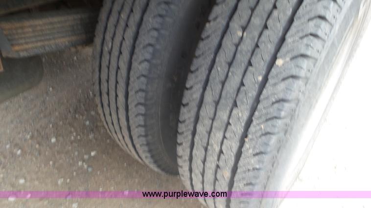 image for item L2185 2006 Chevrolet Silverado 3500 flatbed pickup truck