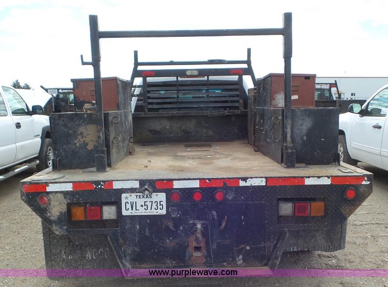 image for item L2186 2006 Chevrolet Silverado 3500 Crew Cab flatbed pickup truck