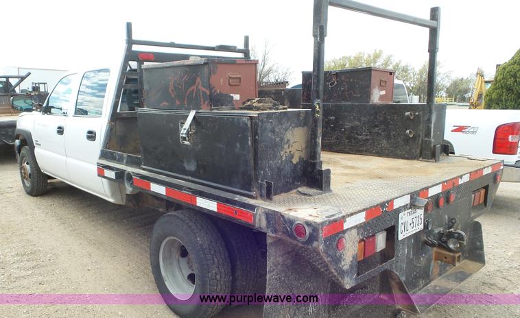 image for item L2186 2006 Chevrolet Silverado 3500 Crew Cab flatbed pickup truck