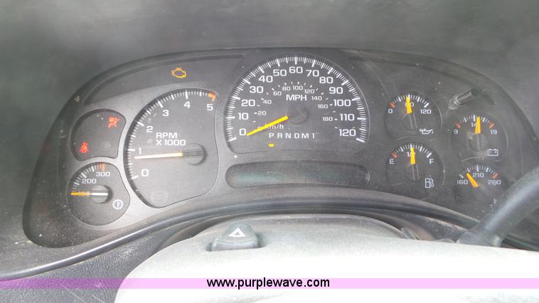 image for item L2186 2006 Chevrolet Silverado 3500 Crew Cab flatbed pickup truck