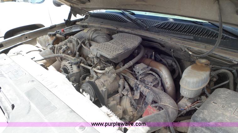 image for item L2186 2006 Chevrolet Silverado 3500 Crew Cab flatbed pickup truck