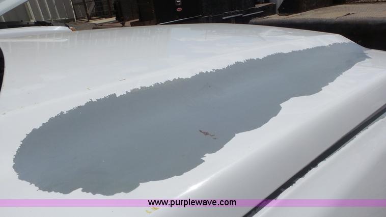 image for item L2186 2006 Chevrolet Silverado 3500 Crew Cab flatbed pickup truck