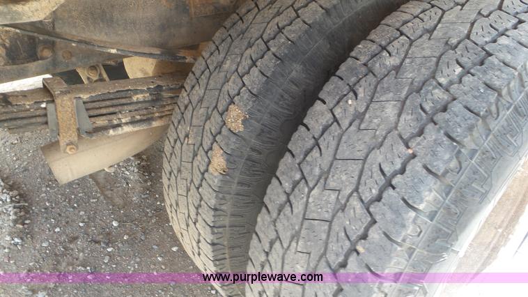 image for item L2186 2006 Chevrolet Silverado 3500 Crew Cab flatbed pickup truck