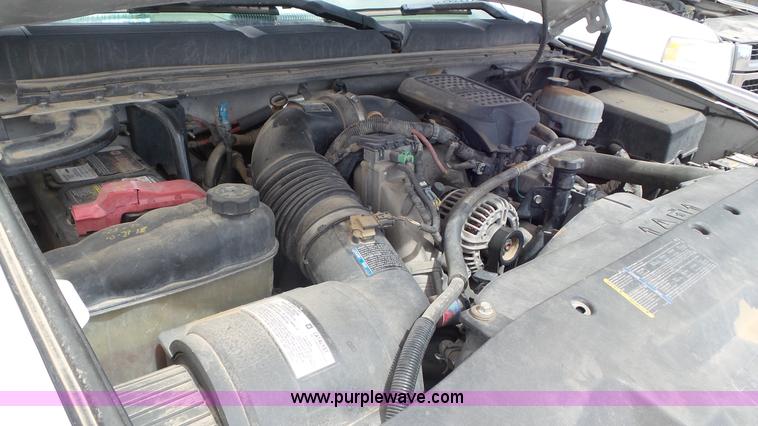 image for item L2187 2007 Chevrolet Silverado 3500 flatbed pickup truck