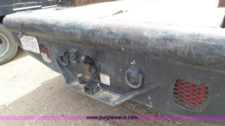 image for item L2187 2007 Chevrolet Silverado 3500 flatbed pickup truck