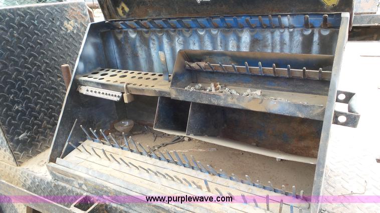 image for item L2187 2007 Chevrolet Silverado 3500 flatbed pickup truck