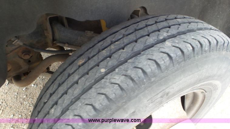 image for item L2187 2007 Chevrolet Silverado 3500 flatbed pickup truck