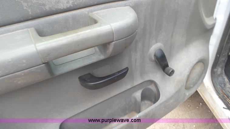 image for item L2188 2007 Chevrolet Silverado 3500 flatbed pickup truck