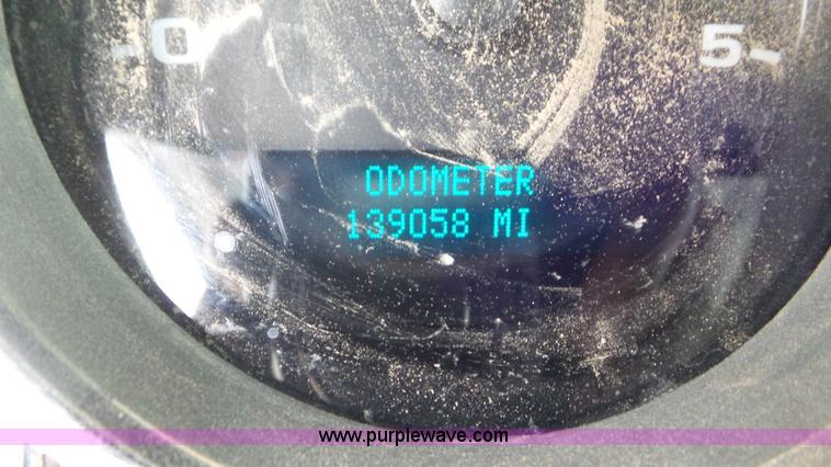 image for item L2188 2007 Chevrolet Silverado 3500 flatbed pickup truck