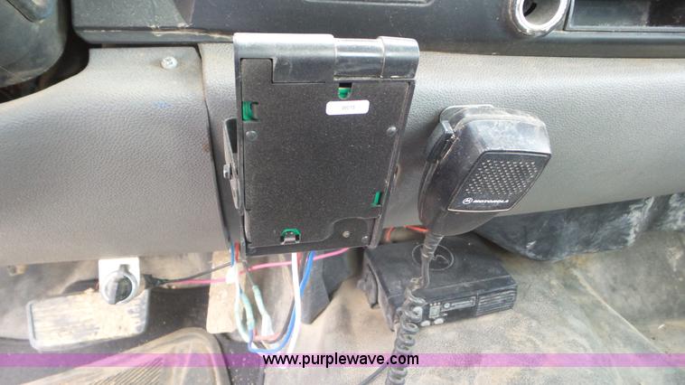 image for item L2188 2007 Chevrolet Silverado 3500 flatbed pickup truck