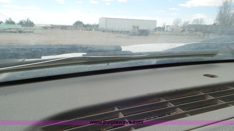 image for item L2188 2007 Chevrolet Silverado 3500 flatbed pickup truck