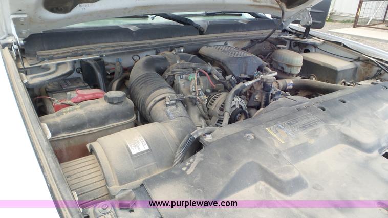 image for item L2188 2007 Chevrolet Silverado 3500 flatbed pickup truck