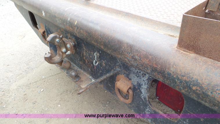 image for item L2188 2007 Chevrolet Silverado 3500 flatbed pickup truck