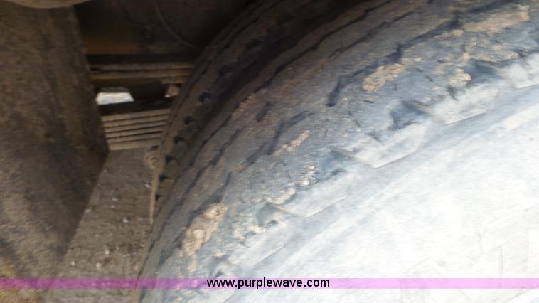 image for item L2188 2007 Chevrolet Silverado 3500 flatbed pickup truck