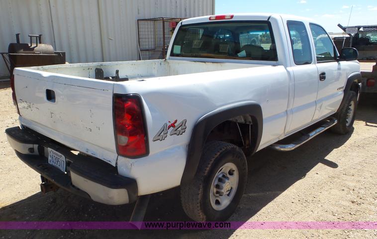 image for item L2189 2007 Chevrolet Silverado 2500HD Ext. Cab pickup truck