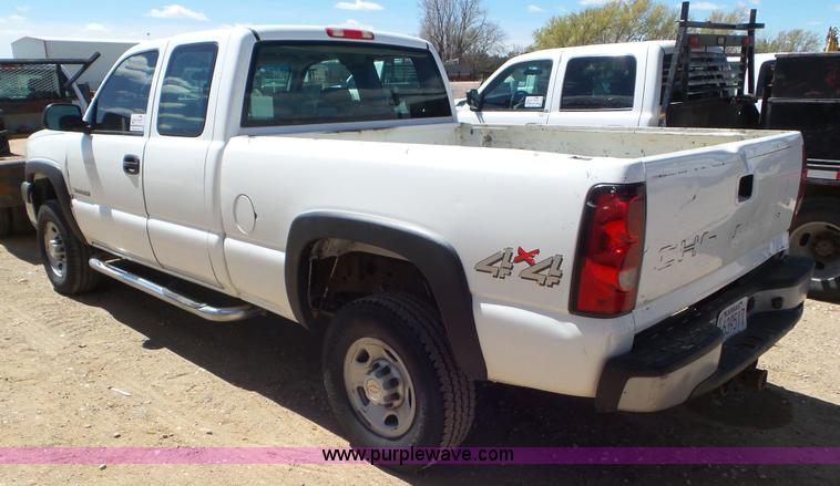 image for item L2189 2007 Chevrolet Silverado 2500HD Ext. Cab pickup truck