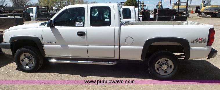 image for item L2189 2007 Chevrolet Silverado 2500HD Ext. Cab pickup truck