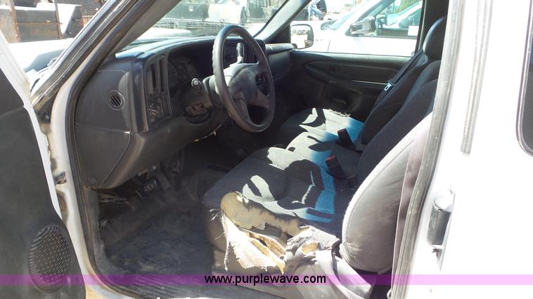 image for item L2189 2007 Chevrolet Silverado 2500HD Ext. Cab pickup truck