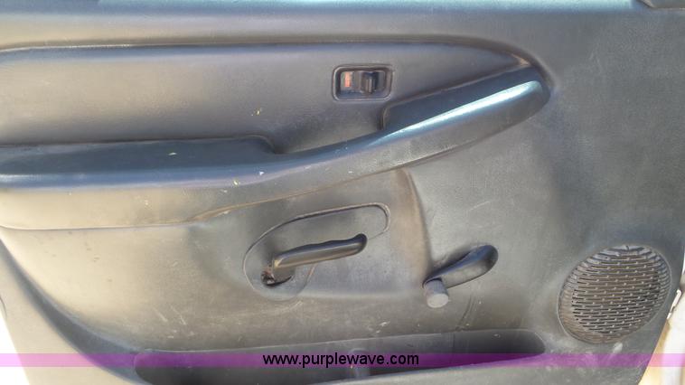 image for item L2189 2007 Chevrolet Silverado 2500HD Ext. Cab pickup truck