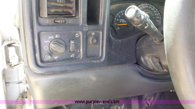 image for item L2189 2007 Chevrolet Silverado 2500HD Ext. Cab pickup truck