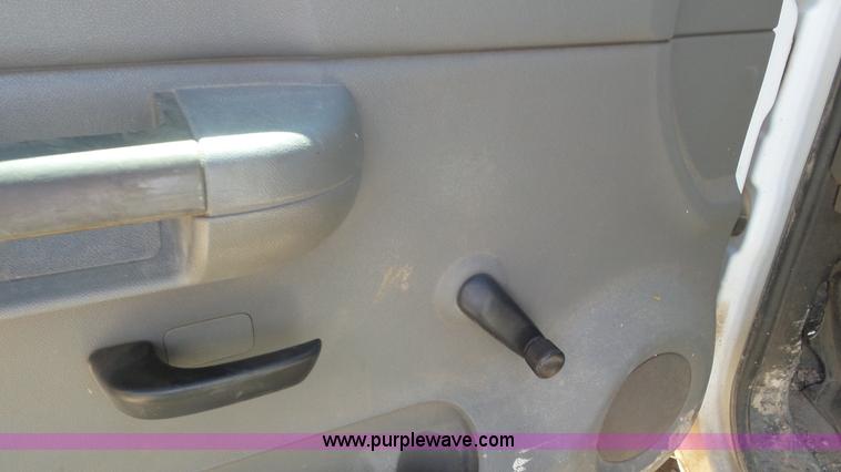 image for item L2190 2007 Chevrolet Silverado 3500HD flatbed pickup truck