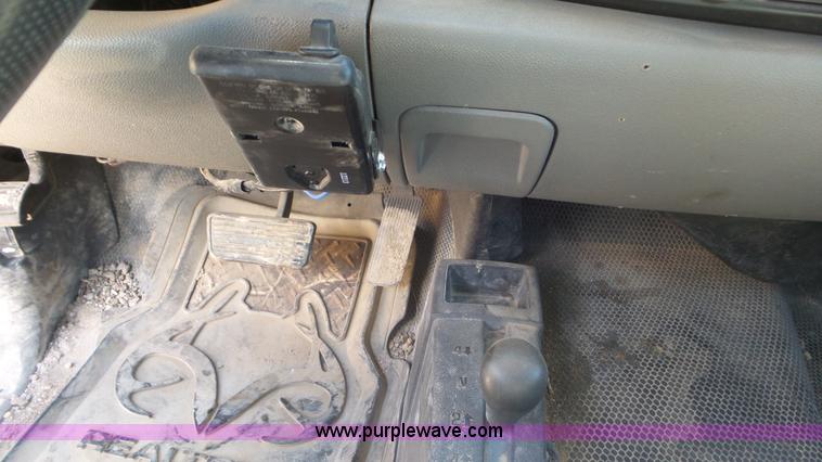 image for item L2190 2007 Chevrolet Silverado 3500HD flatbed pickup truck