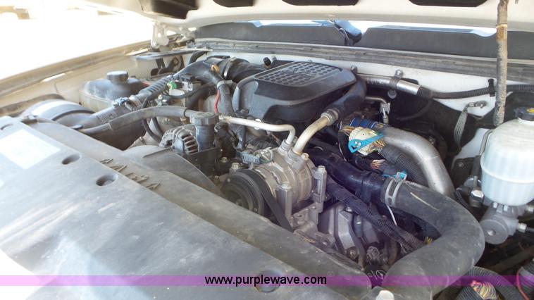 image for item L2190 2007 Chevrolet Silverado 3500HD flatbed pickup truck