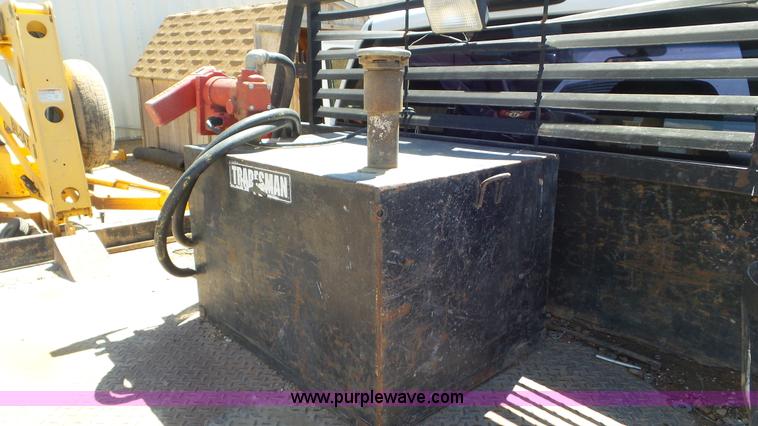 image for item L2190 2007 Chevrolet Silverado 3500HD flatbed pickup truck