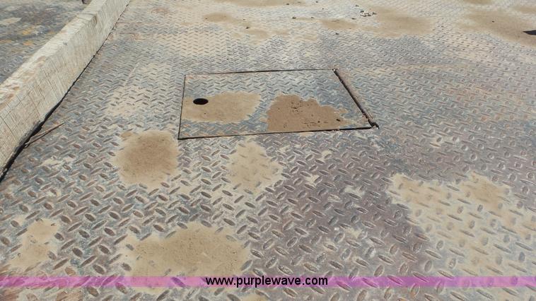 image for item L2190 2007 Chevrolet Silverado 3500HD flatbed pickup truck