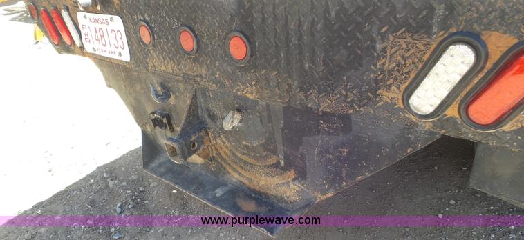 image for item L2190 2007 Chevrolet Silverado 3500HD flatbed pickup truck