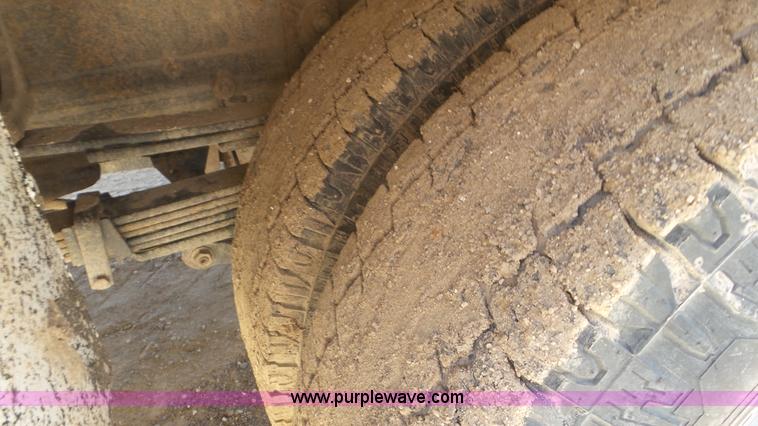 image for item L2190 2007 Chevrolet Silverado 3500HD flatbed pickup truck