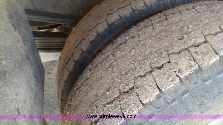 image for item L2190 2007 Chevrolet Silverado 3500HD flatbed pickup truck