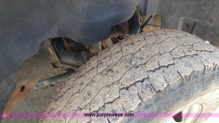 image for item L2190 2007 Chevrolet Silverado 3500HD flatbed pickup truck