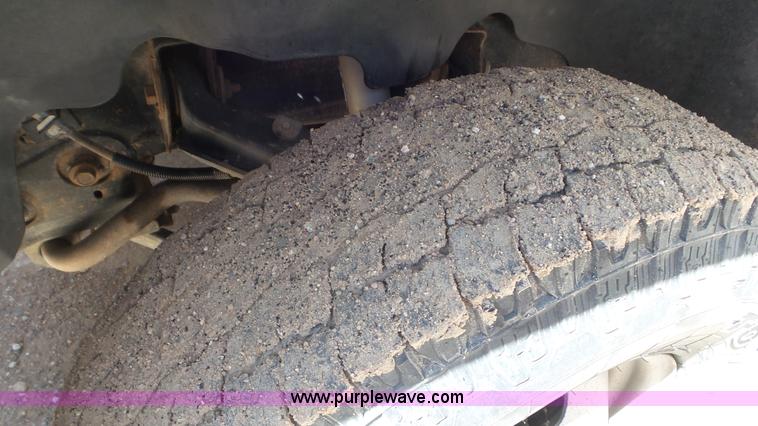 image for item L2190 2007 Chevrolet Silverado 3500HD flatbed pickup truck