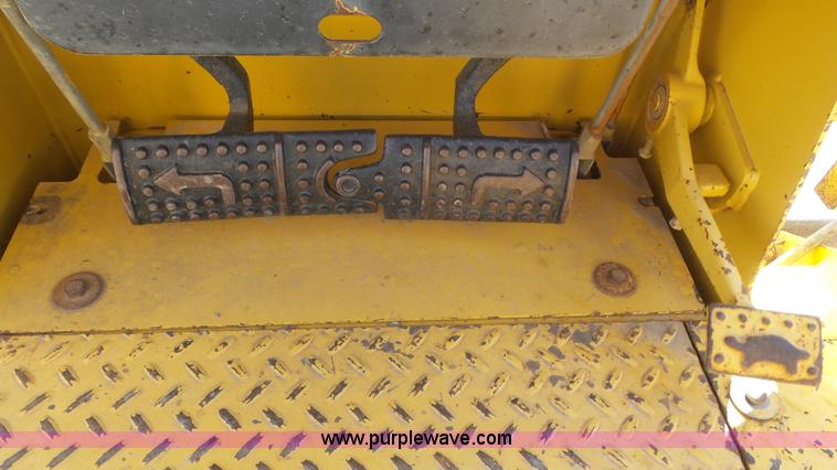 image for item L2196 1996 John Deere 450G LT Series IV pipelayer