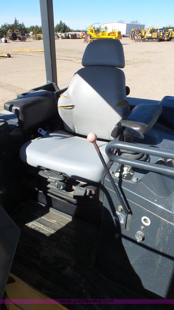 image for item L2197 2005 John Deere 700J pipelayer