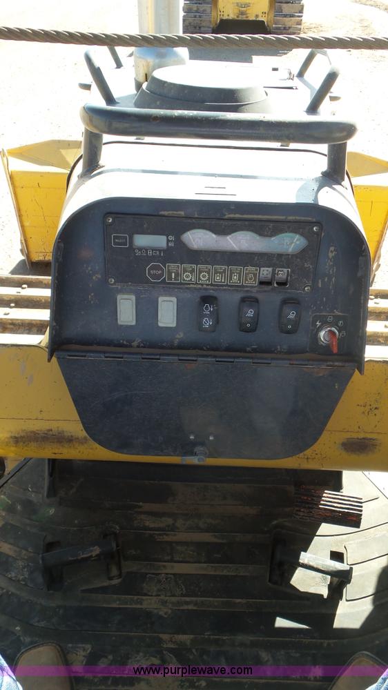 image for item L2197 2005 John Deere 700J pipelayer