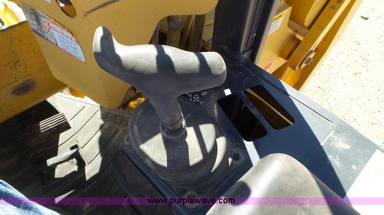 image for item L2197 2005 John Deere 700J pipelayer